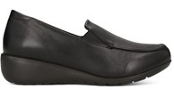 Heavenly black shoes make of leather with a grippy outsole for extra comfort